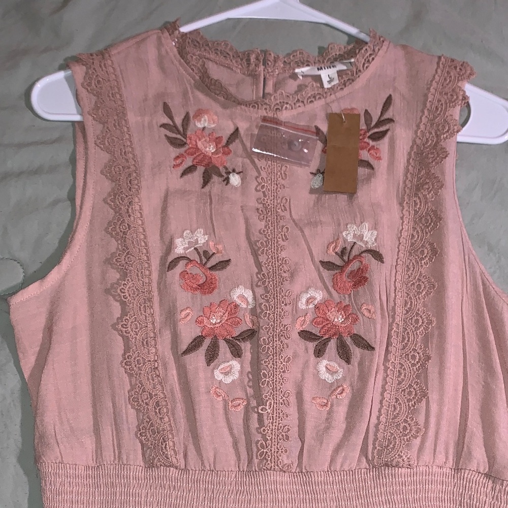 NWT Mine Womens Floral Rose Embroidered Dusty Pink Sz L Dress - Picture 2 of 10